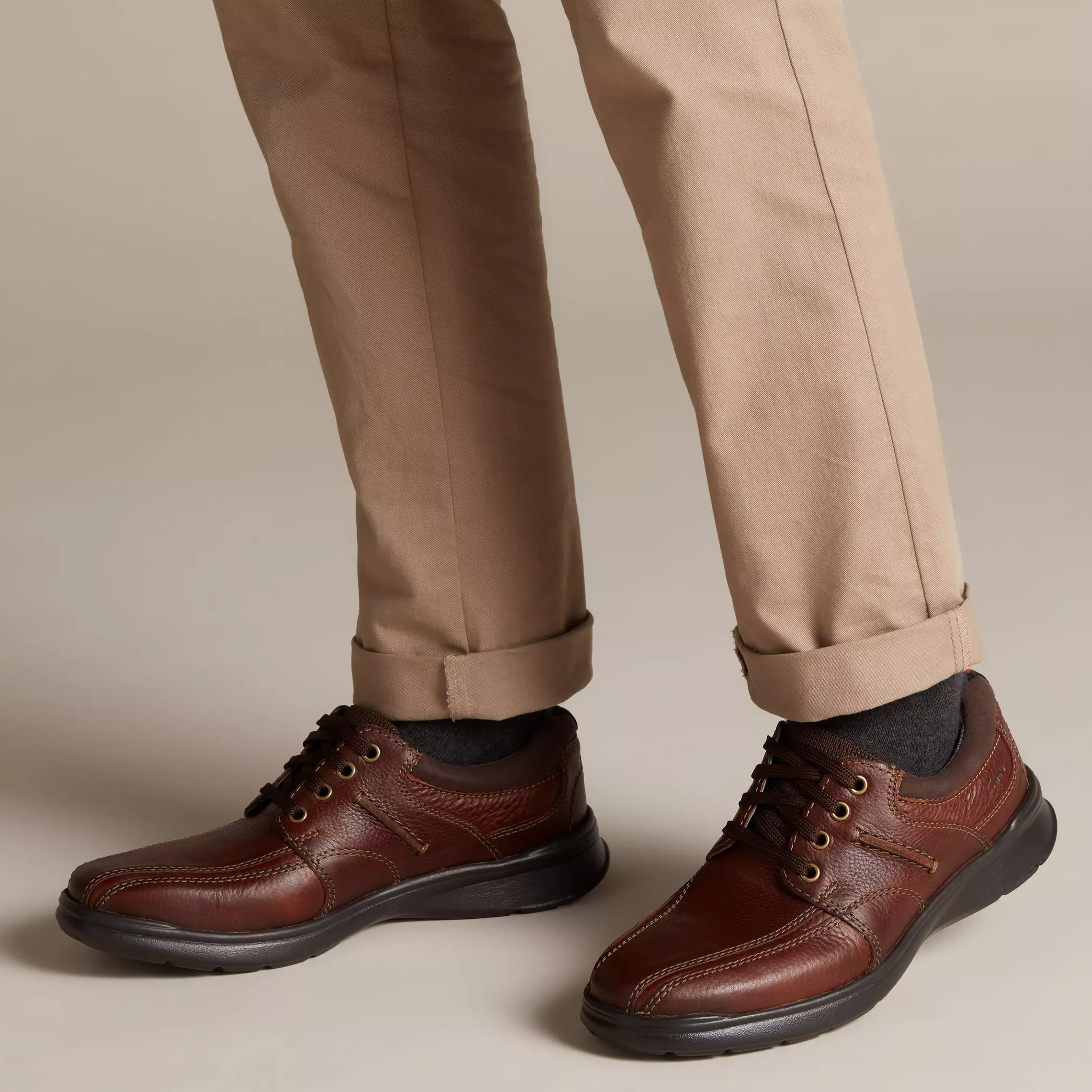 ZAPATO CLARKS CASUAL MARRON CON TRENZAS