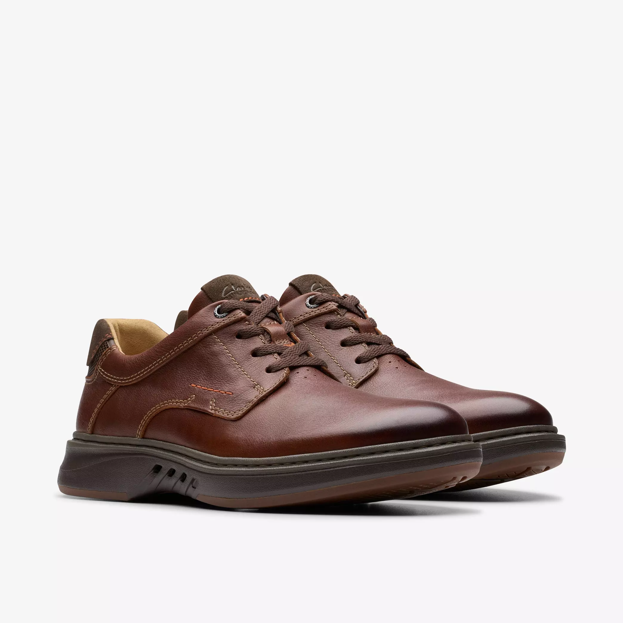 ZAPATO CLARKS CASUAL MARRON CON TRENZAS ( AIR )
